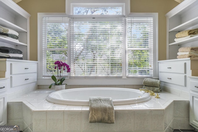1821 N Rock Springs Rd NE, Atlanta, GA 30324 - full bath featuring a garden tub
