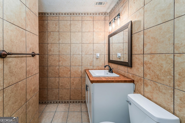 4124 W Rd, Blackshear, GA 31516 - bathroom featuring tile walls, vanity, toilet, and tile patterned flooring