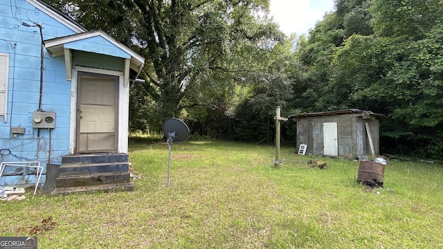 609 Virginia Cir, Montezuma, GA 31063 - view of green lawn with entry steps