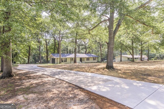 1017 Oak Ridge Dr, Byron, GA 31008 - ranch-style home with driveway and view of wooded area