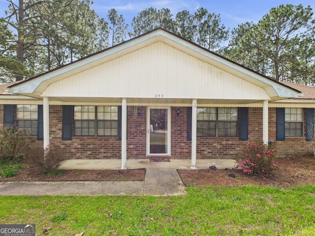292 Whitetail Cir, Hinesville, GA 31313 - single story home featuring brick siding, a front lawn, and a porch