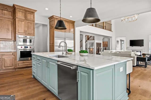 117 W View Way, Eatonton, GA 31024 - kitchen with stainless steel appliances, a kitchen island with sink, open floor plan, wood finished floors, and tasteful backsplash