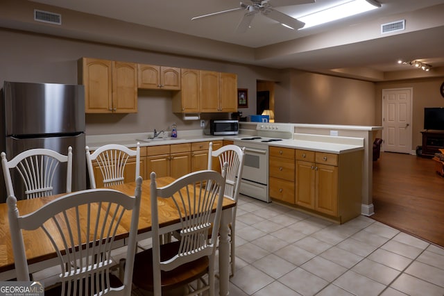 8035 Magnolia Way, Roswell, GA 30075 - kitchen with appliances with stainless steel finishes, a peninsula, a sink, and light countertops