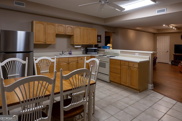 8035 Magnolia Way, Roswell, GA 30075 - kitchen with appliances with stainless steel finishes, a sink, a peninsula, and light countertops