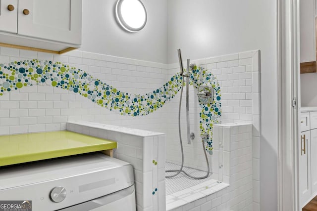 14905 Thompson Rd, Milton, GA 30004 - bathroom featuring washer / clothes dryer