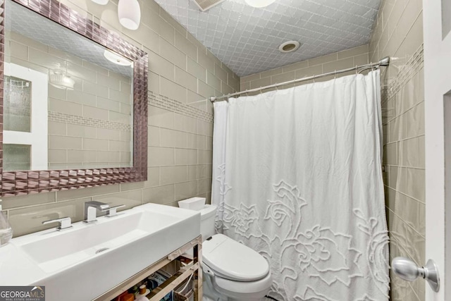 14905 Thompson Rd, Milton, GA 30004 - full bathroom with tile walls, toilet, a shower with curtain, and vanity