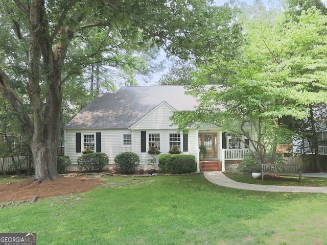 646 Darlington Cir NE, Atlanta, GA 30305 - cape cod house featuring a front lawn, a porch, and a shingled roof