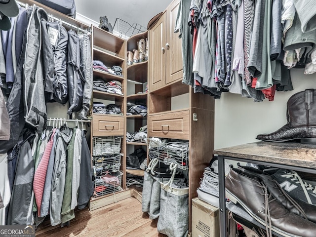 646 Darlington Cir NE, Atlanta, GA 30305 - spacious closet featuring light wood-type flooring