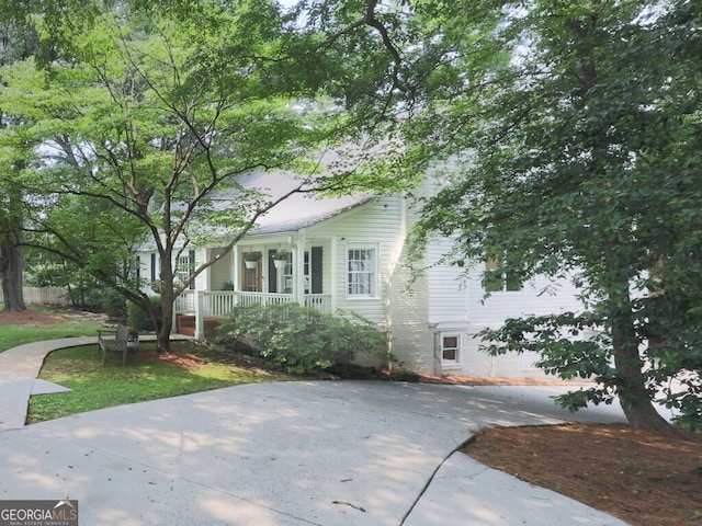 646 Darlington Cir NE, Atlanta, GA 30305 - view of front of house with covered porch