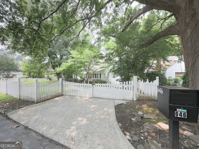 646 Darlington Cir NE, Atlanta, GA 30305 - gate with a fenced front yard