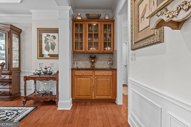 1000 Deep Water Way, Greensboro, GA 30642 - bar area with light wood-style floors, tasteful backsplash, crown molding, and a wainscoted wall