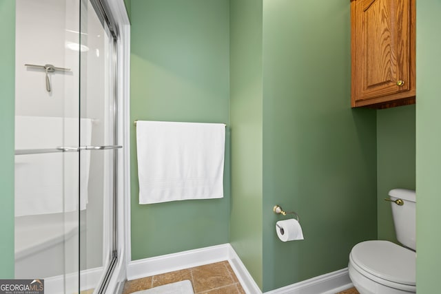 894 Oak Pointe Dr, Cleveland, GA 30528 - full bathroom featuring baseboards, a shower stall, and toilet