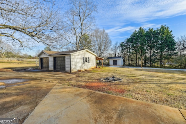 2711 Mcdonough Rd, Hampton, GA 30228 - view of side of home featuring an outbuilding and a garage