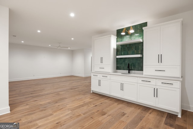555 Orme Cir NE, Atlanta, GA 30306 - bar featuring light wood-type flooring, baseboards, recessed lighting, a sink, and ceiling fan