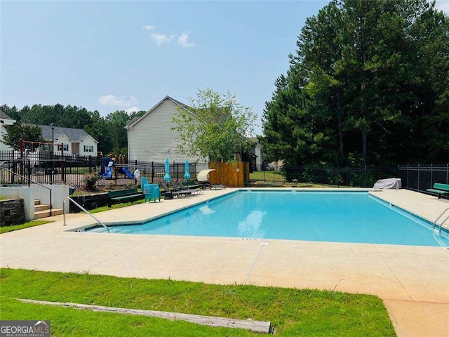 5123 Upper Elm St, Atlanta, GA 30349 - community pool with a patio area