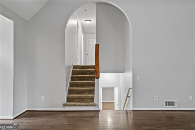4956 Braeburn Trce NW, Acworth, GA 30102 - stairway featuring wood finished floors, arched walkways, and baseboards