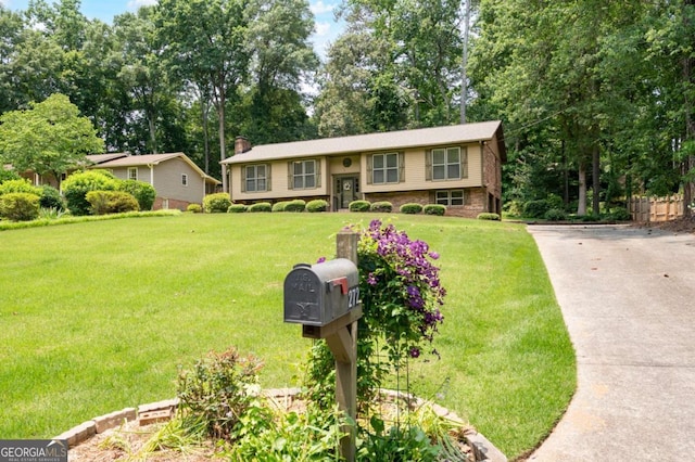 272 Creek Ct SW, Marietta, GA 30064 - split foyer home with a front yard and concrete driveway