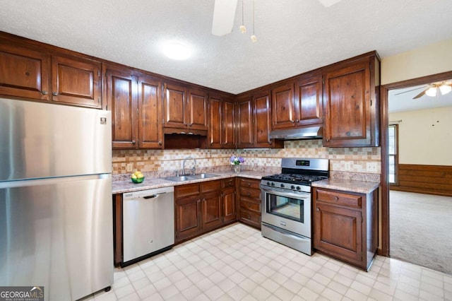 272 Creek Ct SW, Marietta, GA 30064 - kitchen featuring appliances with stainless steel finishes, a ceiling fan, under cabinet range hood, a sink, and a textured ceiling