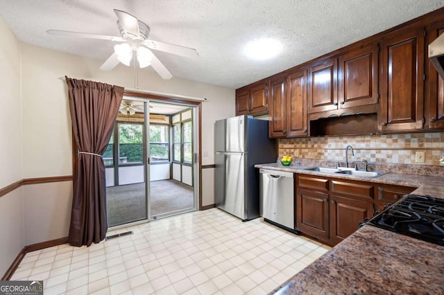 272 Creek Ct SW, Marietta, GA 30064 - kitchen with stainless steel appliances, a sink, ceiling fan, tasteful backsplash, and a textured ceiling