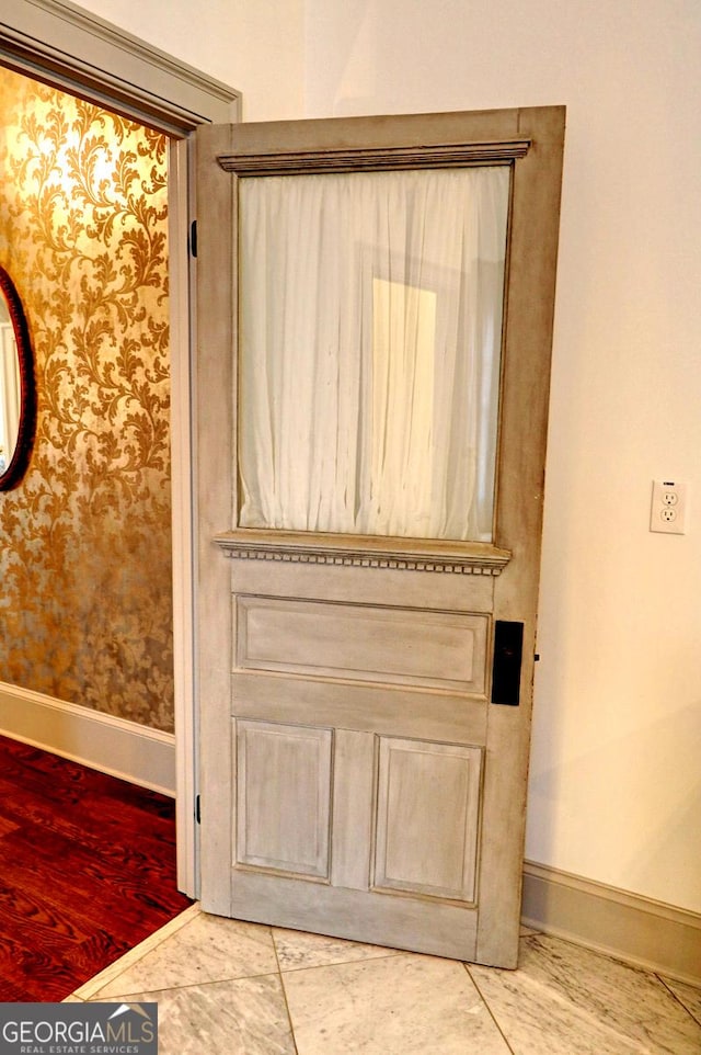 1178 Chambord Way NE, Brookhaven, GA 30319 - detailed view of baseboards and wallpapered walls