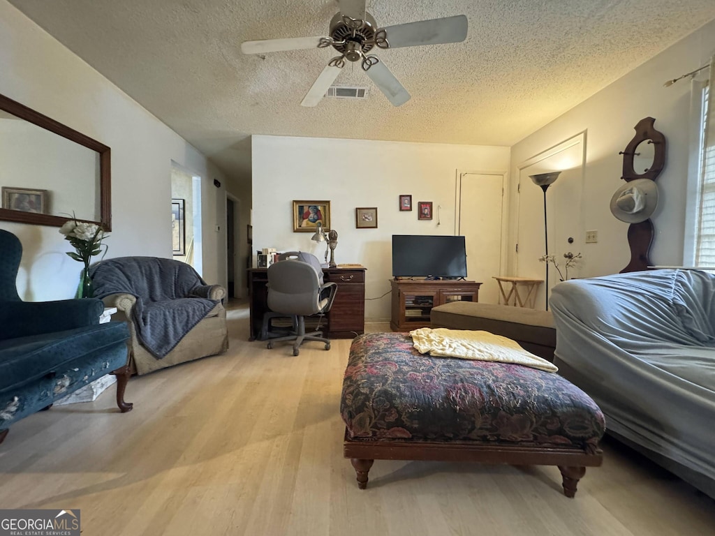 114 Hope Pl, Warner Robins, GA 31088 - living room with a textured ceiling, light wood-style floors, and a ceiling fan
