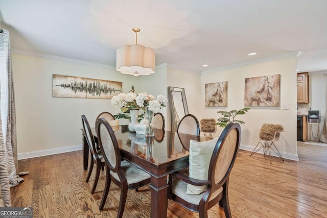 1777 E Gate Trl, Stone Mountain, GA 30087 - dining space featuring light wood-style flooring, baseboards, crown molding, and recessed lighting