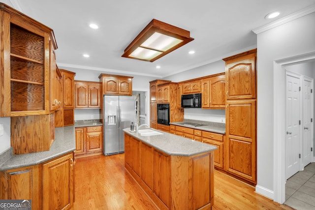 242 Pristine Cv, Hartwell, GA 30643 - kitchen featuring black appliances, crown molding, a kitchen island with sink, a sink, and recessed lighting