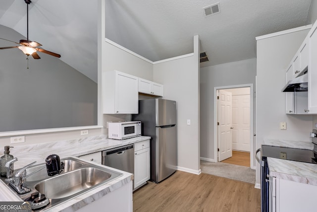 305 Overland Trl, Temple, GA 30179 - kitchen featuring appliances with stainless steel finishes, under cabinet range hood, a sink, a ceiling fan, and white cabinetry