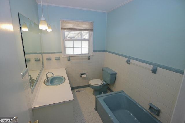 1116 David Newton Rd, Norman Park, GA 31771 - full bath with tile walls, a garden tub, toilet, wainscoting, and crown molding
