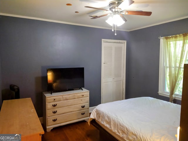 302 Morningside Dr, Clarkesville, GA 30523 - bedroom featuring a closet, dark wood finished floors, crown molding, and ceiling fan