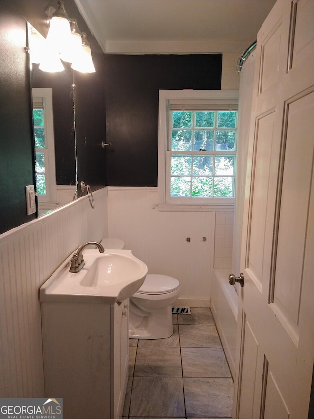 302 Morningside Dr, Clarkesville, GA 30523 - full bathroom featuring vanity, toilet, and wainscoting