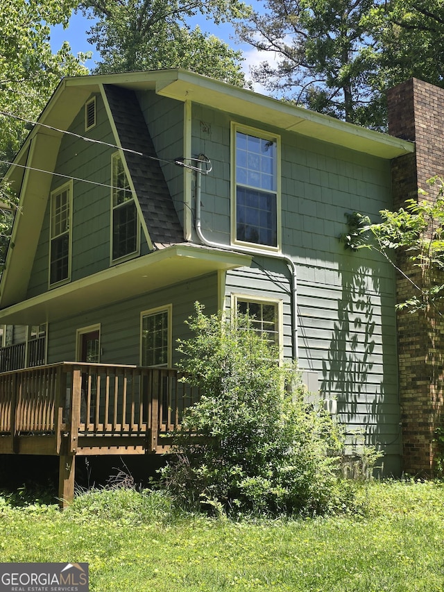 302 Morningside Dr, Clarkesville, GA 30523 - view of side of property featuring a wooden deck, a gambrel roof, and a shingled roof