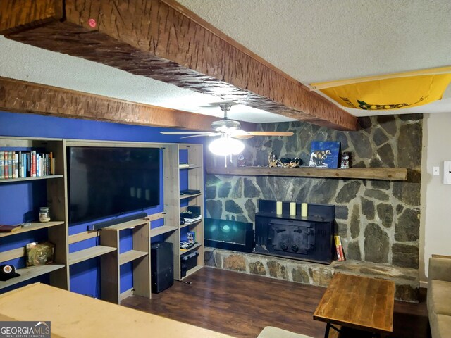 302 Morningside Dr, Clarkesville, GA 30523 - living area featuring wood finished floors, a textured ceiling, and ceiling fan