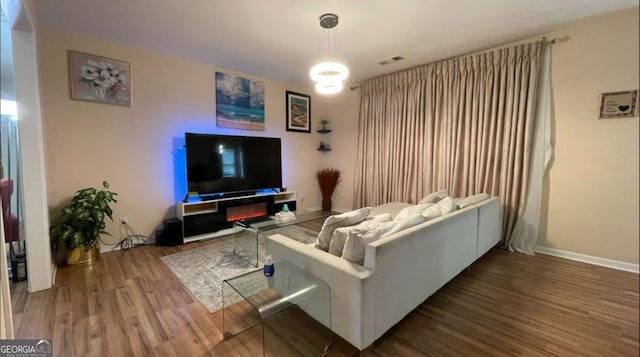 1008 Post Horn Run, Lawrenceville, GA 30045 - living area with wood finished floors and baseboards