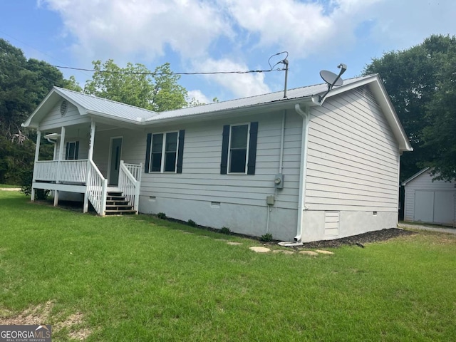 1429 Thyatira Brockton Rd, Jefferson, GA 30549 - view of front of home featuring crawl space, covered porch, metal roof, and a front yard