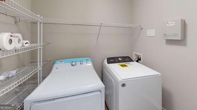 211 N Ave Unit 1122, Athens, GA 30601 - laundry room with washer and dryer