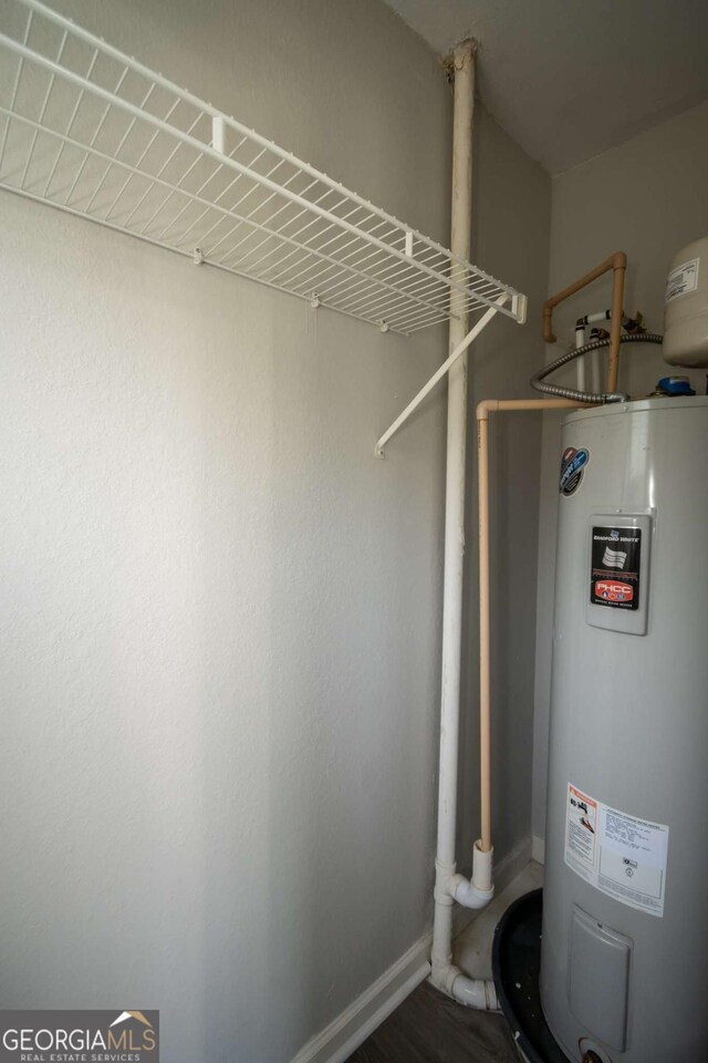 211 N Ave Unit 1122, Athens, GA 30601 - utility room featuring electric water heater