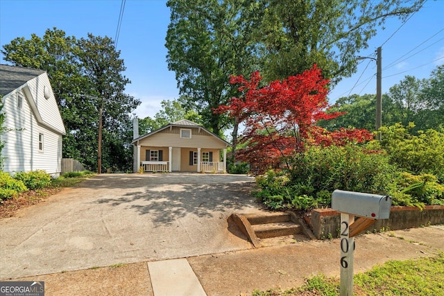 206 Brown St, Carrollton, GA 30117 - bungalow featuring a porch