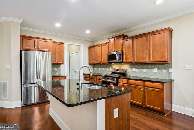 189 Privet Cir, Suwanee, GA 30024 - kitchen with appliances with stainless steel finishes, a sink, baseboards, dark wood-style flooring, and crown molding
