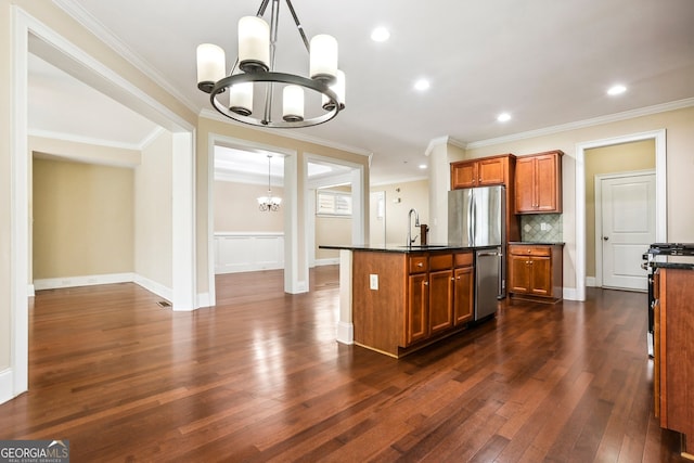 189 Privet Cir, Suwanee, GA 30024 - kitchen featuring a chandelier, dark countertops, dark wood-type flooring, a sink, and stainless steel appliances