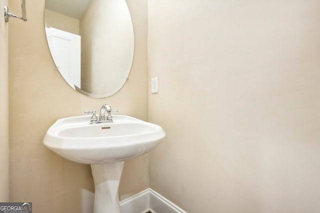 189 Privet Cir, Suwanee, GA 30024 - bathroom with baseboards