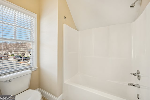 189 Privet Cir, Suwanee, GA 30024 - bathroom featuring baseboards, toilet, bathing tub / shower combination, and vaulted ceiling