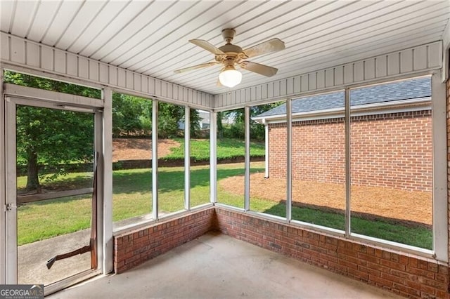 115 Pinnacle Ln, Mcdonough, GA 30253 - unfurnished sunroom featuring a ceiling fan