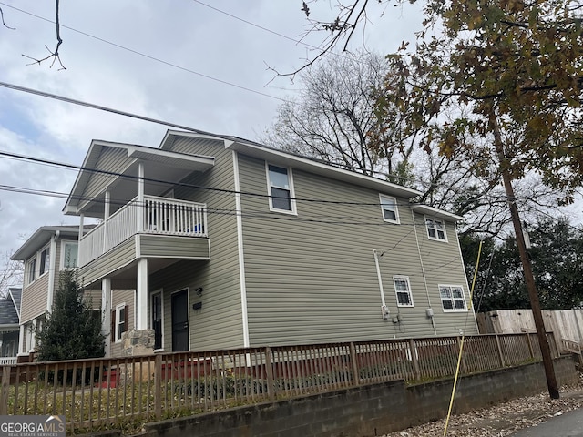 821 Beckwith St SW, Atlanta, GA 30314 - view of side of home with a balcony