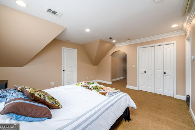 13042 Dartmore Ave, Alpharetta, GA 30005 - bedroom with arched walkways, baseboards, light carpet, recessed lighting, and a closet