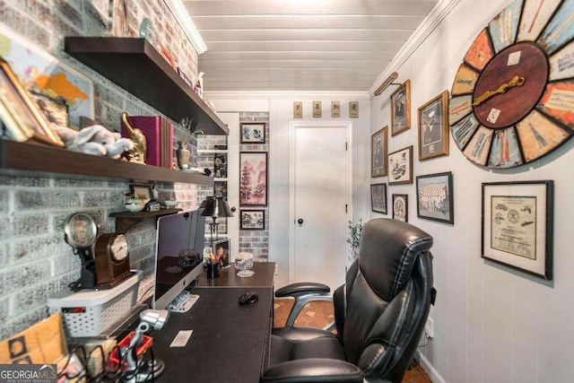 913 7th Ave, Albany, GA 31701 - office with wooden ceiling