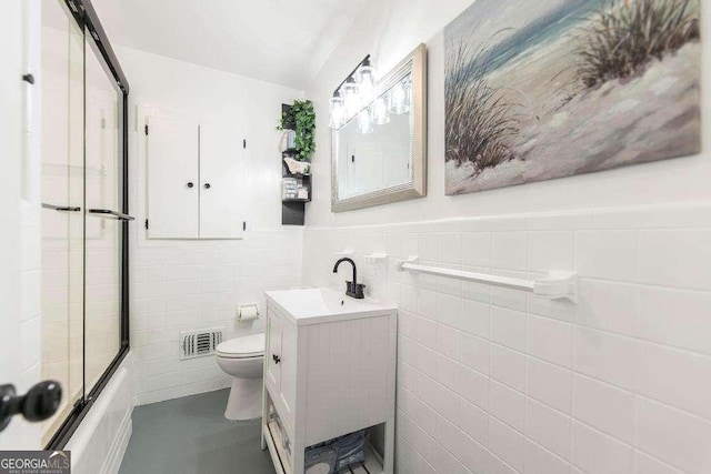 913 7th Ave, Albany, GA 31701 - full bath featuring vanity, bath / shower combo with glass door, tile walls, and wainscoting