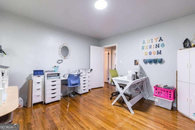 913 7th Ave, Albany, GA 31701 - home office with light wood finished floors