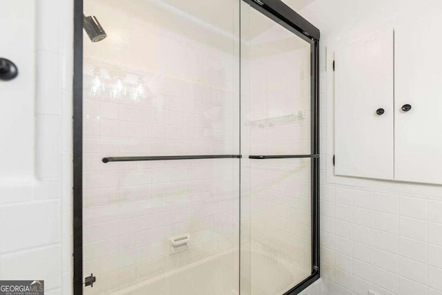 913 7th Ave, Albany, GA 31701 - bathroom featuring bath / shower combo with glass door
