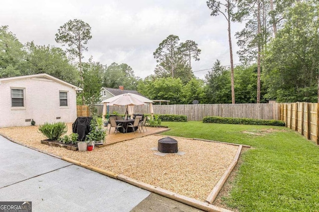 913 7th Ave, Albany, GA 31701 - fenced backyard featuring a fire pit and outdoor dining space